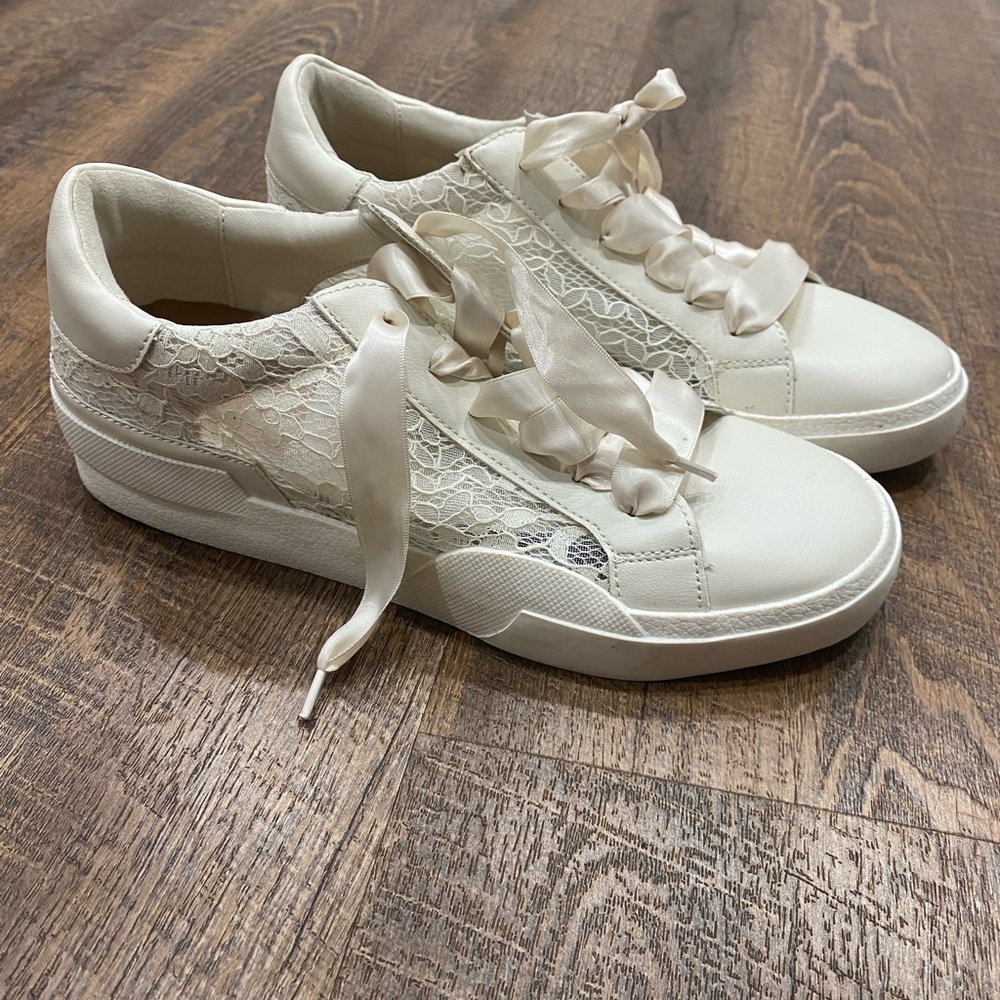 NWoT Dolce Vita Harryson lace sneakers